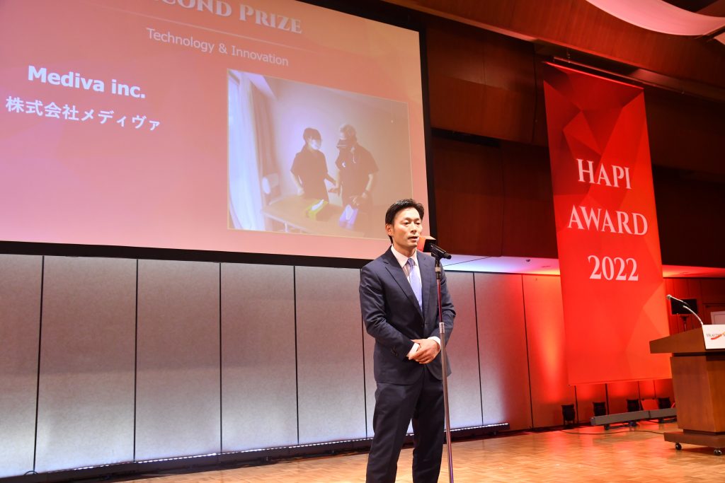 Mr. Daisuke Kiuchi, Senior Consultant to Mediva, accepted the Second Prize in Technology & Innovation