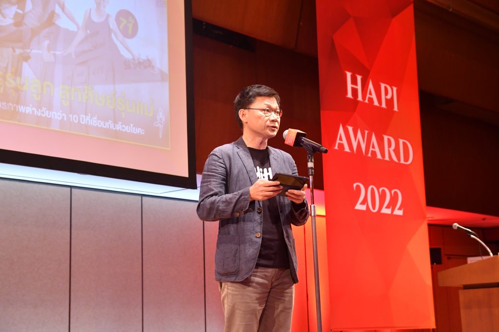 Mr. Prasan Ingkanunt, Founder and Managing Director of Boonmerit Media Co. accepts the Special Award for Combatting Ageism